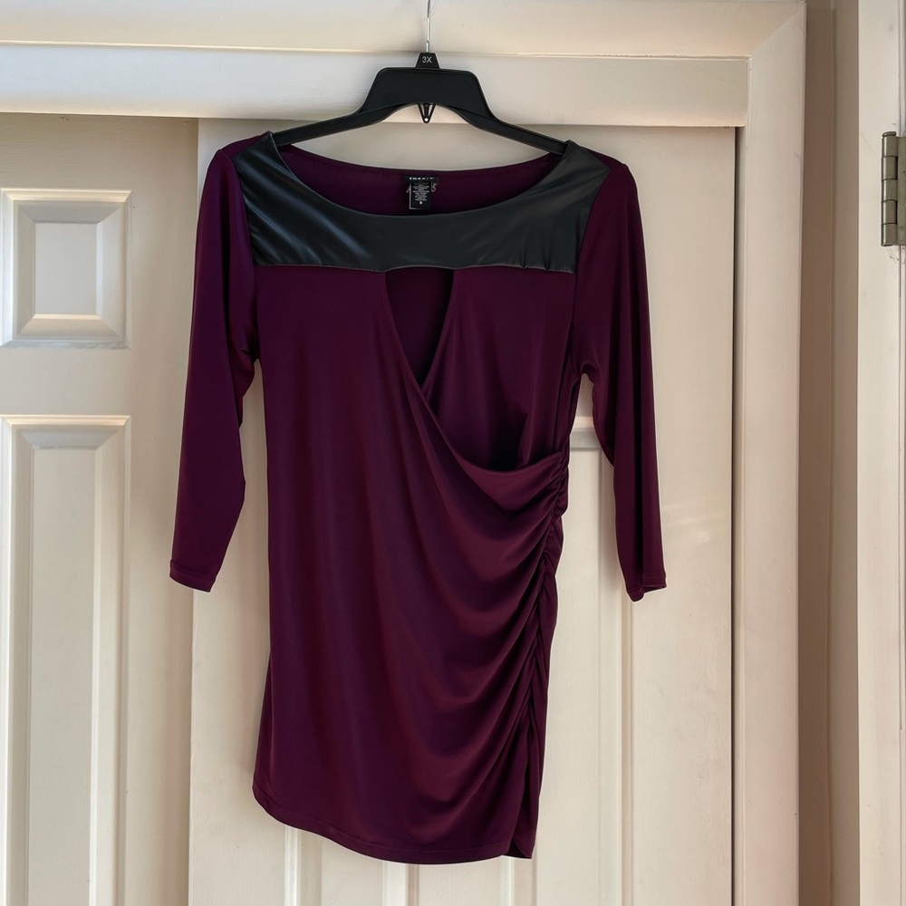 Like new torrid keyhole with faux leather shirt